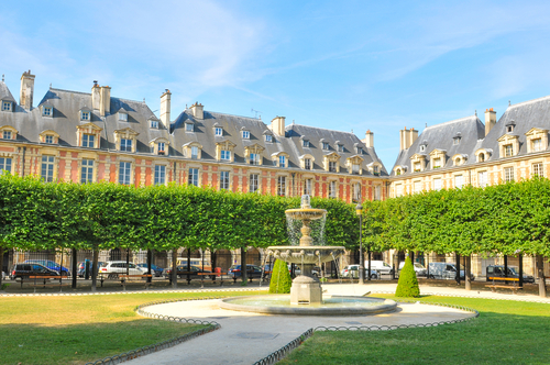 Place des Vosges en París