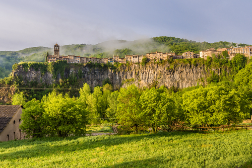 Castellfollit de la Roca, un pueblo sobre piedra