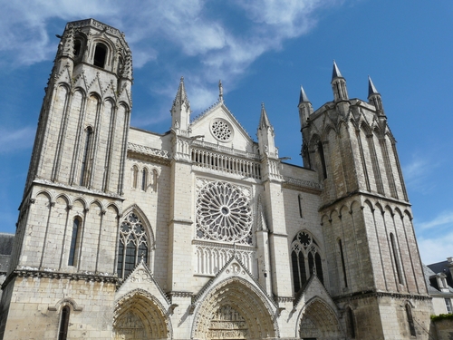 Iglesia de St. Pierre en Poitiers