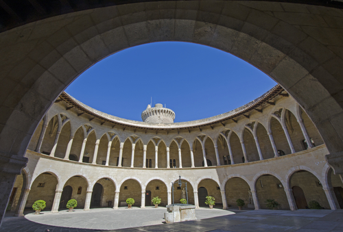 Patio del castillo de Bellver