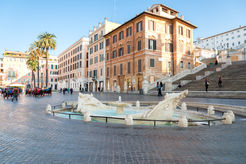 Fontana della Barcaccia en Plaza de España de Roma