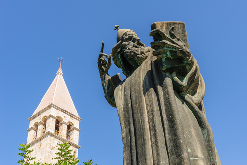 Escultura de Gregorio de Nin