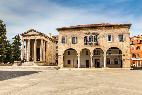 Templo de Augusto en Pula