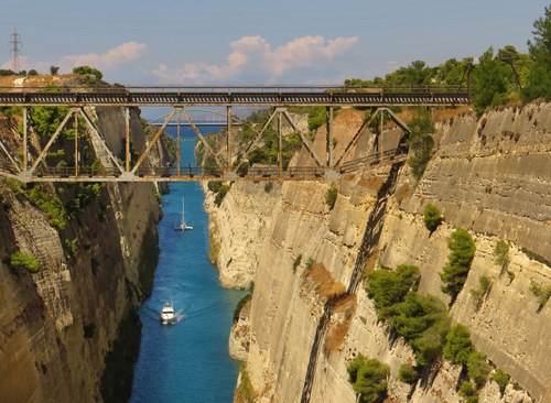 Canal de Corinto en el Peloponeso