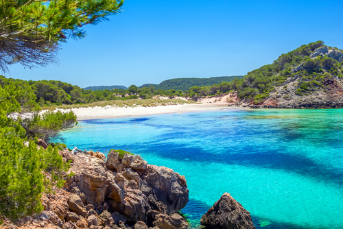 La bella Menorca, entre calas y aguas cristalinas