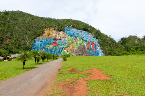 Mural de la Prehistoria en el Valle de Viñales