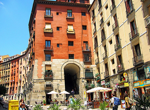 Arco de Cuchilleros en la Plaza Mayor de Madrid