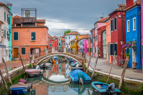 Burano, una isla llena de color en la laguna de Venecia