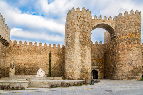 Puerta del Alcázar en las murallas de Ávila