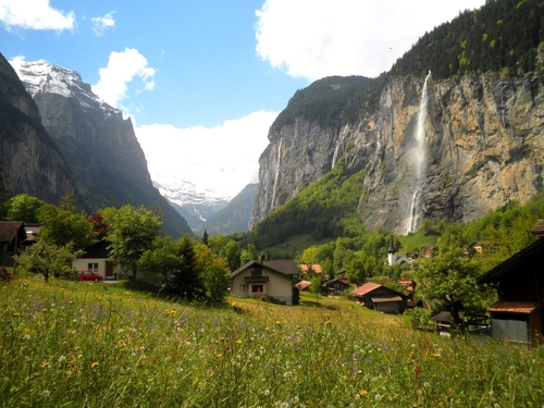 Recorremos el espectacular valle de las 72 cascadas en Suiza