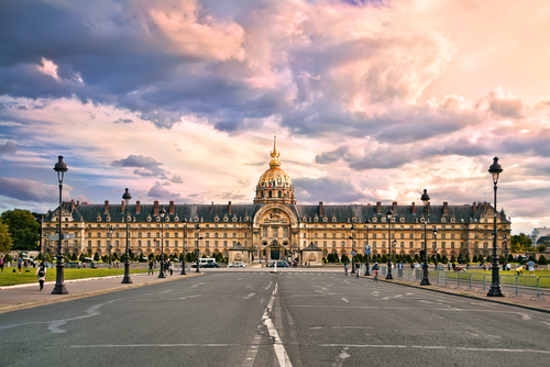 Entramos al magnífico Palacio Nacional de los Inválidos de París Entramos al magnífico Palacio Nacional de los Inválidos de París
