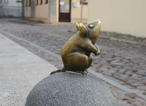 Escultura del Ratón en Klaipeda
