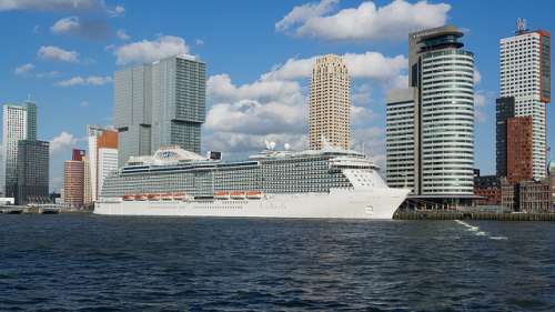 Muelle Wilhelminakade en Rotterdam