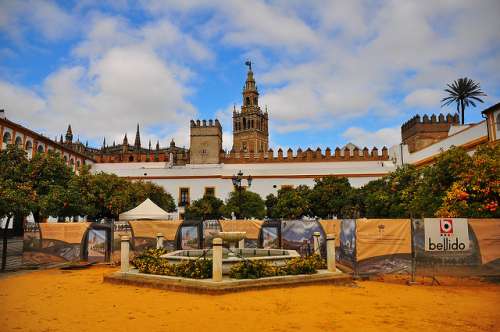 Patio de Banderas de Sevilla
