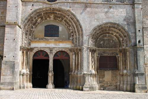 Iglesia de San Lázaro de Avallón
