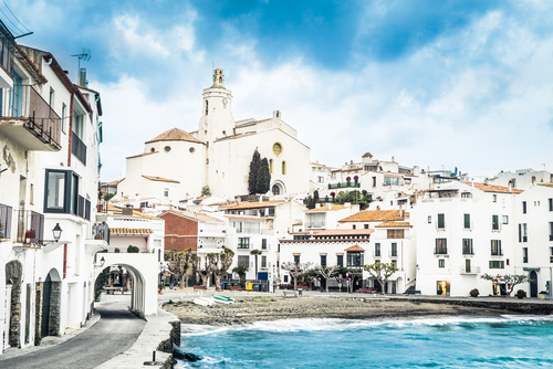 Vista de Cadaqués, uno de los pueblos de Girona más bellos