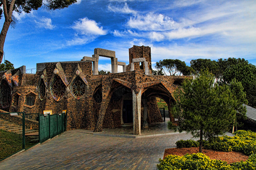 La cripta de la Colonia Güell, el mayor secreto de Gaudí