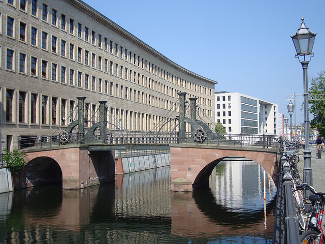Jungfernbrücke en Berlín