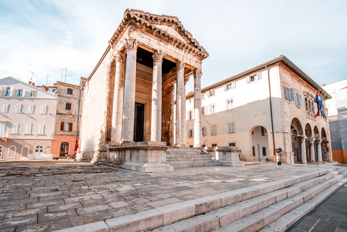 Templo de Augusto en Pula