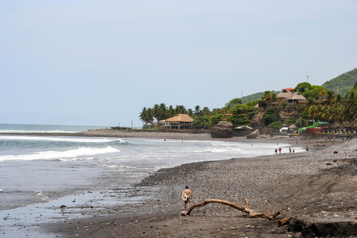 Playa El Tunco en El Salvador