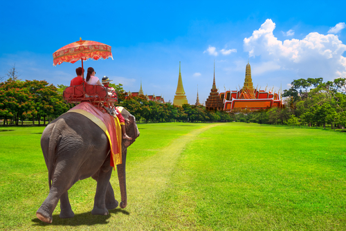Persons con el virus de los viajes en Tailandia