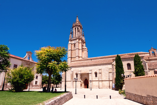 Colegiata de San Miguel en Ampudia