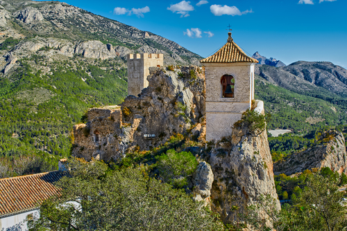 El Castell de Guadalest, donde arquitectura y roca se difuminan El Castell de Guadalest, donde arquitectura y roca se difuminan