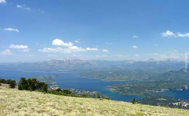 Villa Pehuenia en alta montaña argentina