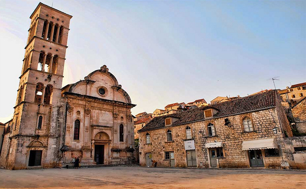 Islas de Europa, Hvar