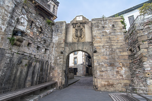 Puerta de Santa María en Hondarribia