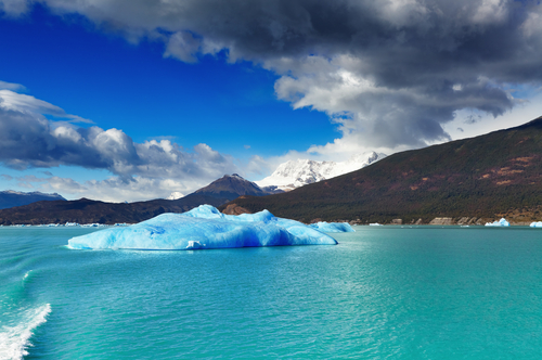 El lago Argentino, embebido en la gélida Patagonia
