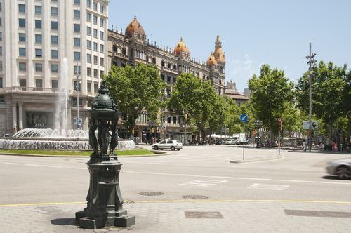 Paseo de Gracia, uno de los sitios para alojarse en Barcelona