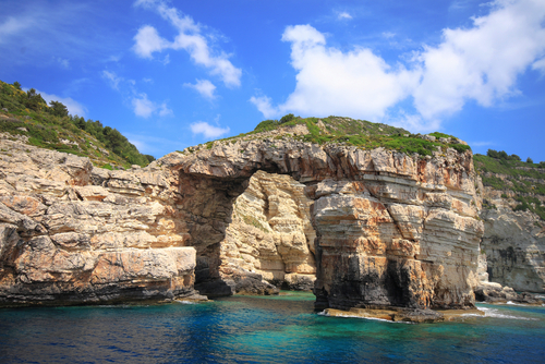 Entrada a las cuevas azules en Paxos