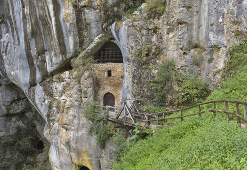 Entrada a la cueva de Predjama