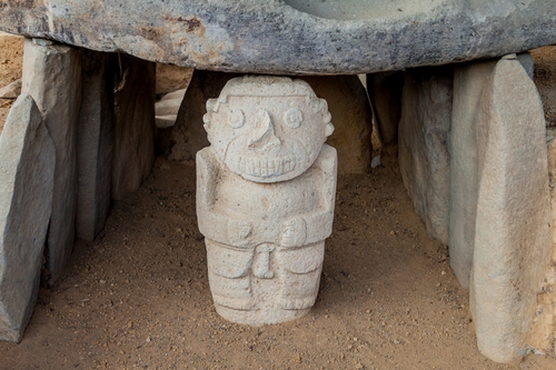 Estatua en el Parque arqueológico de San Agustín