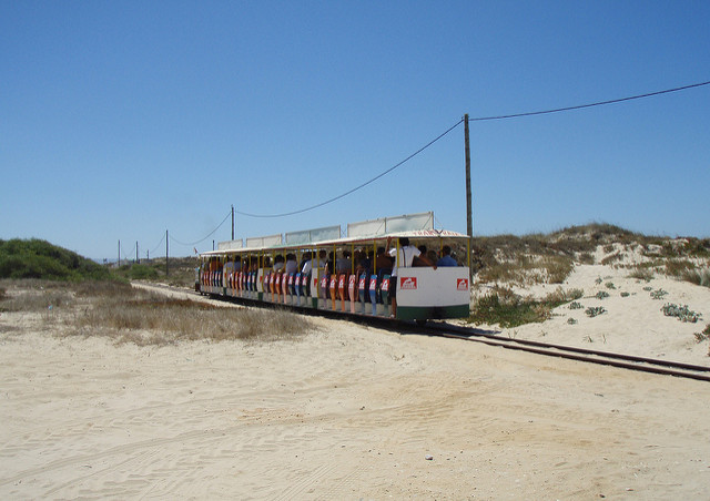 Tren Transpraia en Costa Caparica