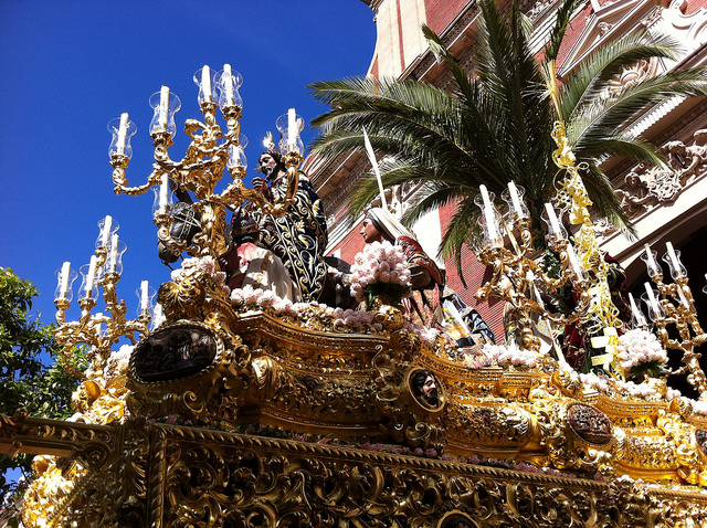 Paso de la Semana Santa de Sevilla