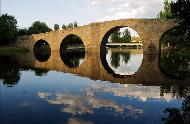 Puente románico de Navaluenga