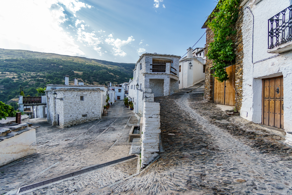 Calle de Capileira, uno de los pueblos más bonitos de la Alpujarra
