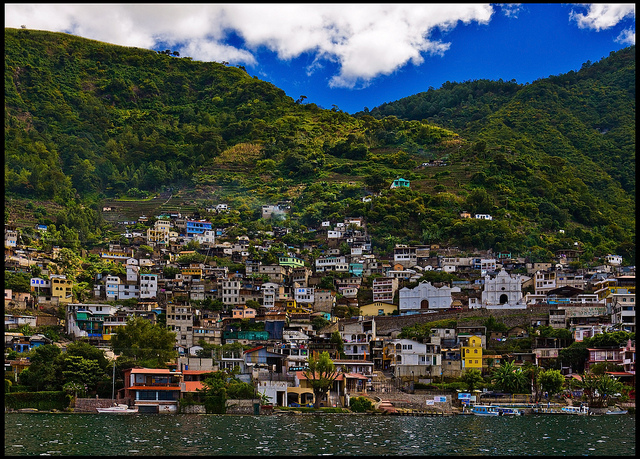 San Antonio Palopó en el lago Atitlán