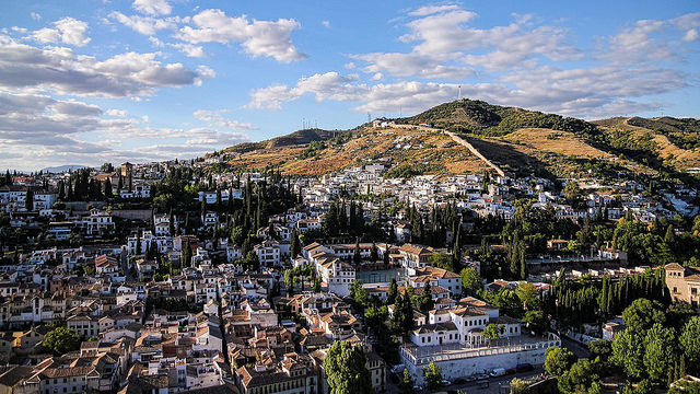 Un paseo por el encantador barrio de Sacromonte en Granada