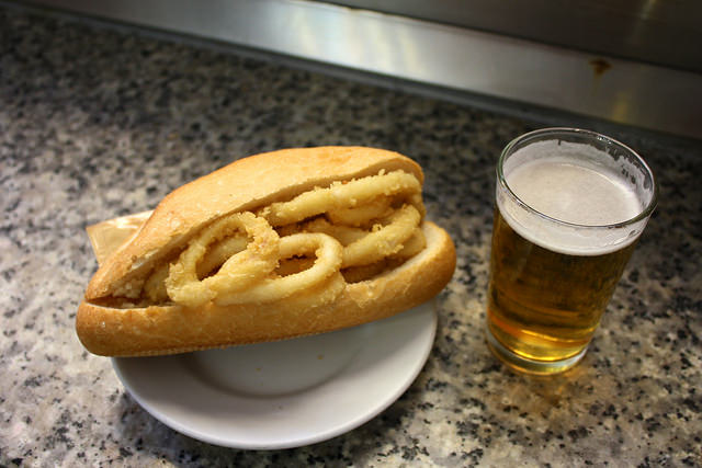 Bocatas de calamares en Madrid, bar Postas