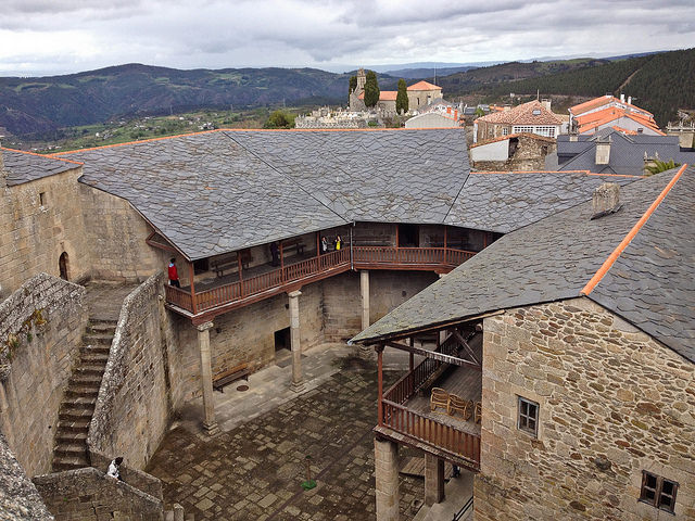 Castillo de Castro Caldelas en la Ribeira Sacra