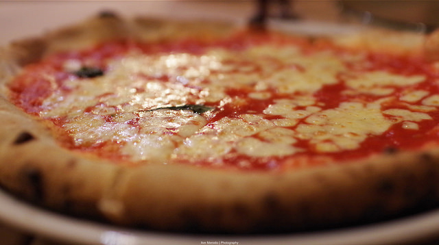 Pizza de Anema e Core, uno de los restaurantes italianos en Madrid