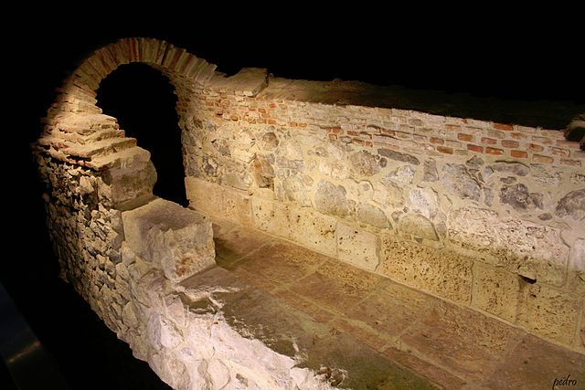 Fuente de Caños del Peral en Metro de Madrid