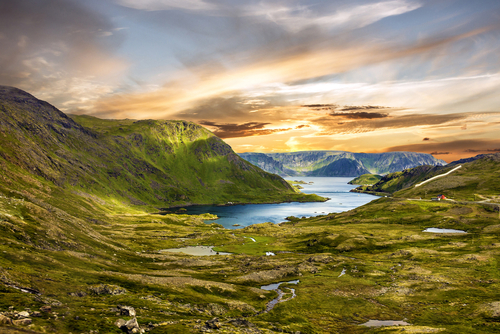 Honningsvag parada de los cruceros por los fiordos noruegos