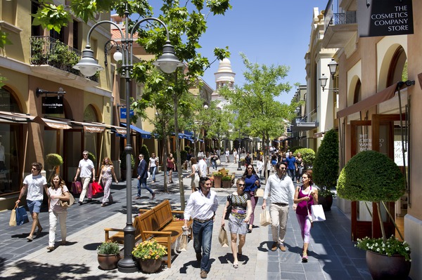 Calle de Las Rozas Village