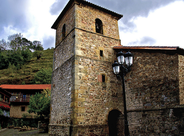 Iglesia de Bárcena Mayor