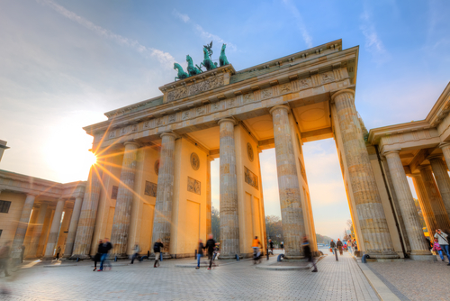 Puerta de Brandenburgo en Berlín, la ciudad cosmopolita de Aemania