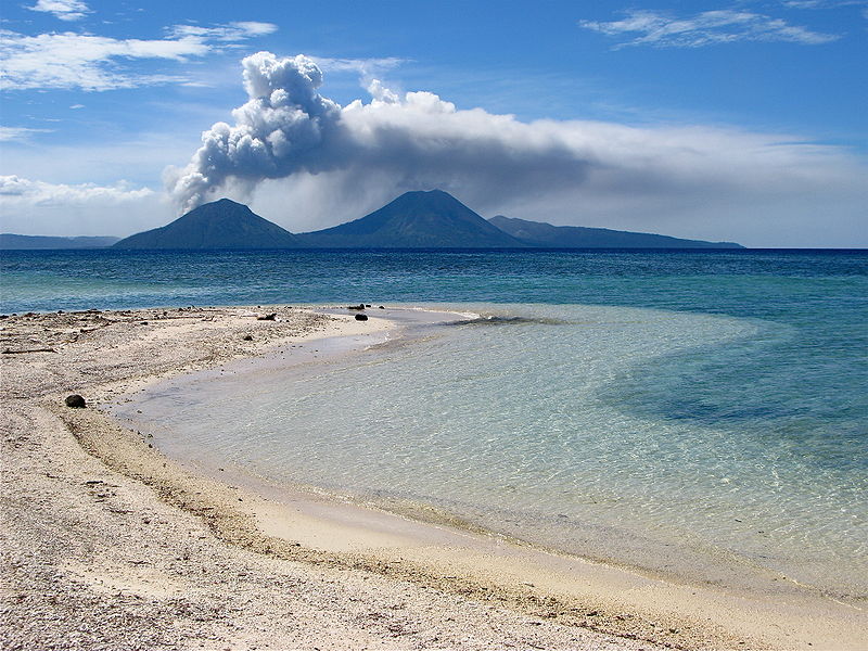 Volcán Tavurvur en Nueva Guinea